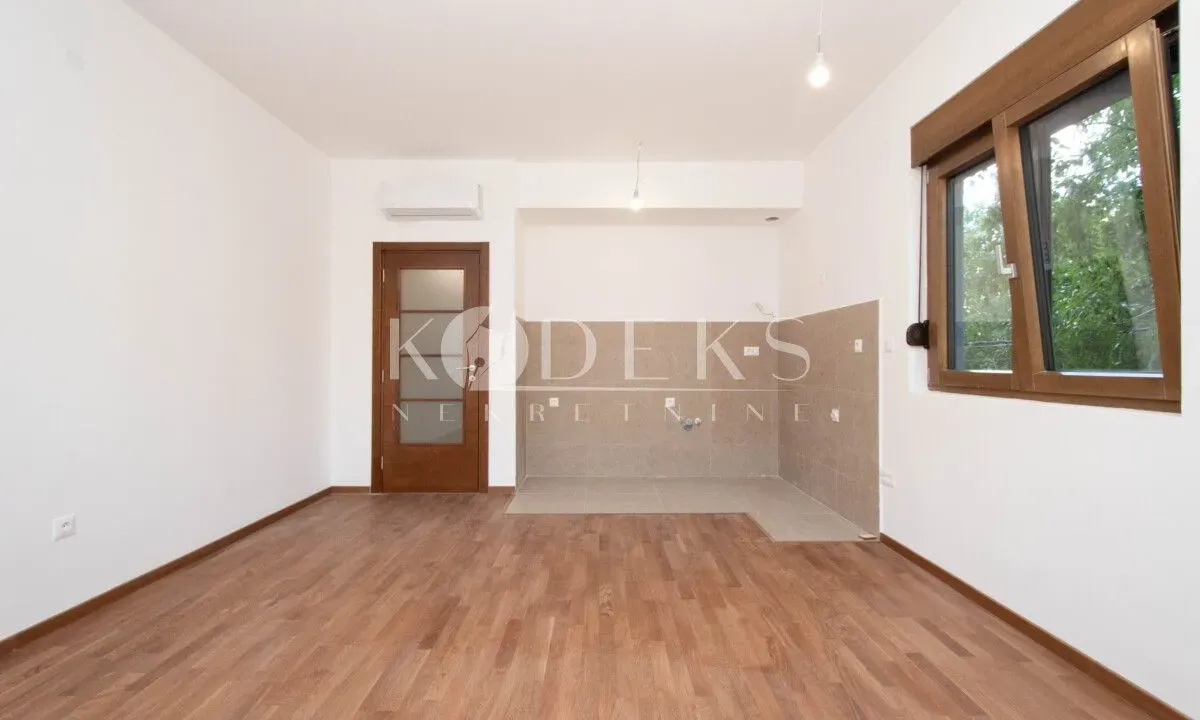 Izdavanje, poslovni prostor, 45m², Vezirov Most, Podgorica