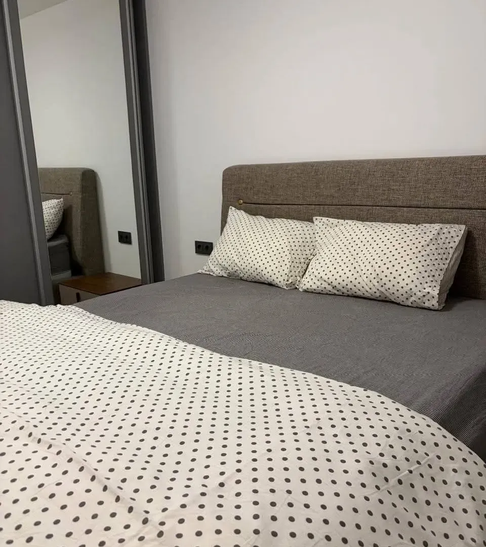 Izdavanje, dvosoban stan, 80m², Tivat, Crna Gora
