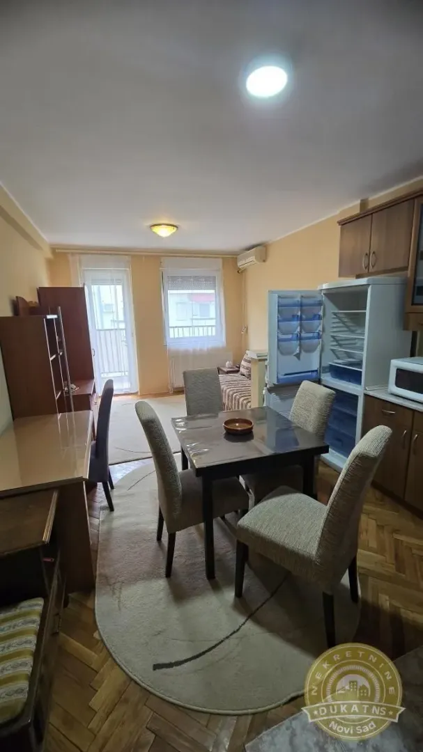 Izdavanje, garsonjera, 30m², Bulevar Oslobodjenja, Novi Sad Sve Podlokacije