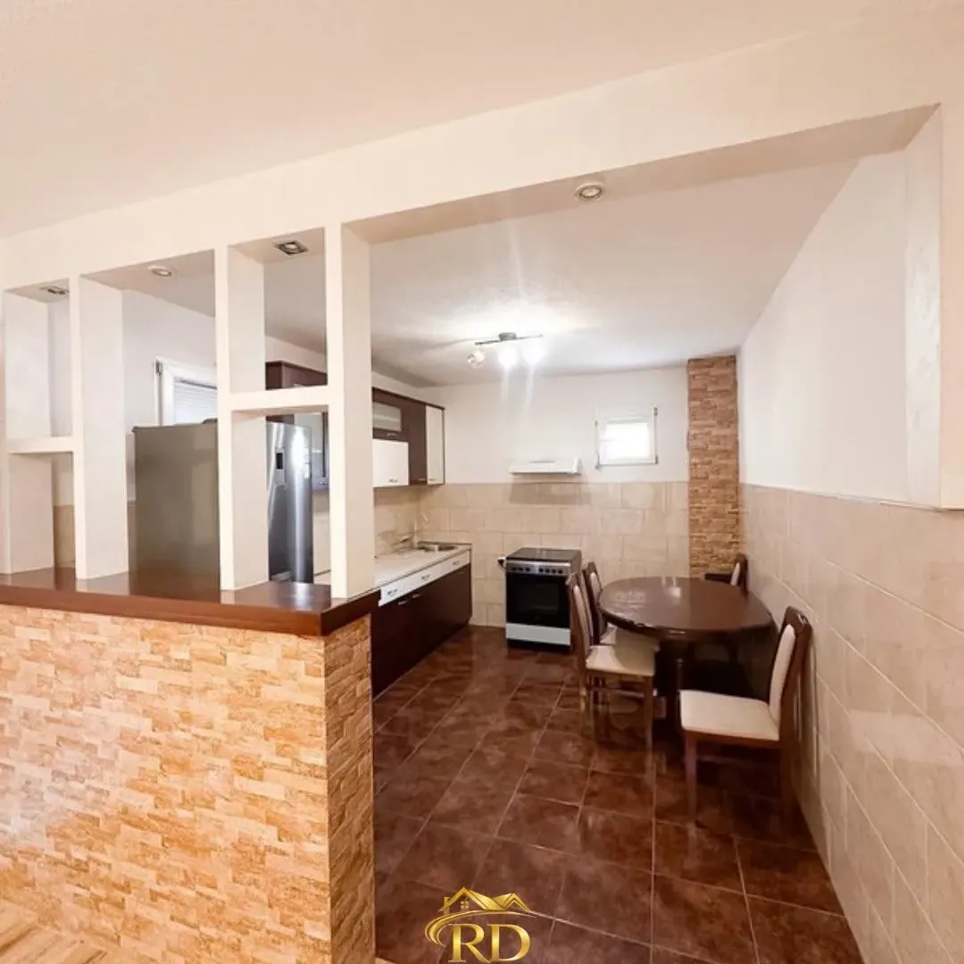 Izdavanje, trosoban stan, 125m², Momišići, Podgorica