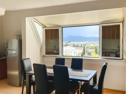 Izdavanje, trosoban stan, 120m², Centar, Podgorica - image 7