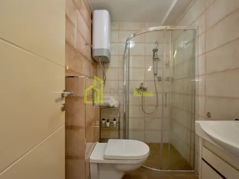 Izdavanje, trosoban stan, 190m², Budva, Crna Gora - image 11