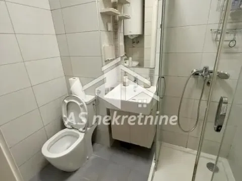 Izdavanje, trosoban stan, 73m², Vračar Sve Podlokacije, Beograd - image 23