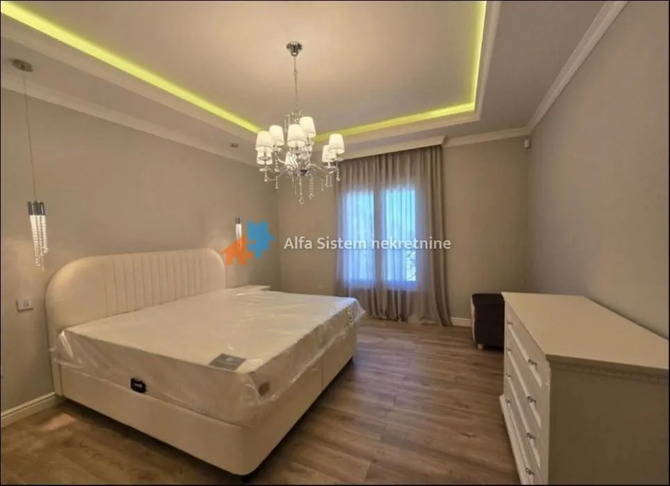 Izdavanje, stan, 215m², Savski Venac, Beograd