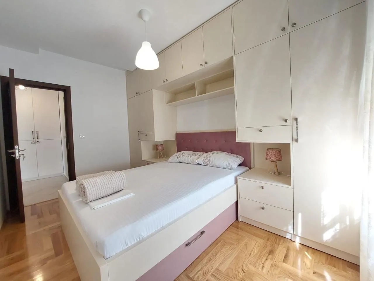 Izdavanje, jednosoban stan, 47m², Bečići, Budva