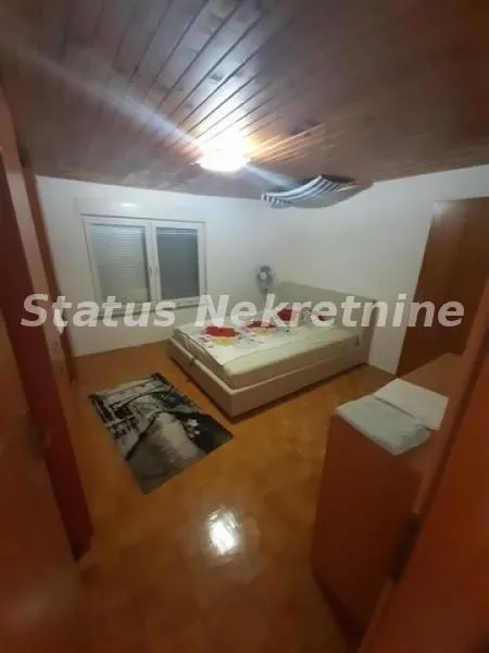 Prodaja, kuća, 250m², Futog, Novi Sad Sve Podlokacije