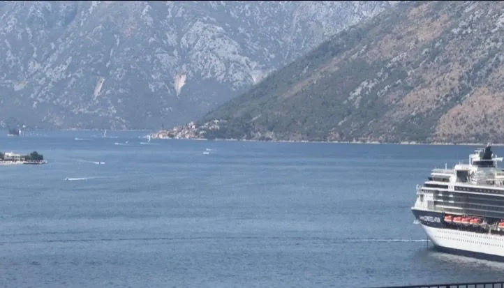 Prodaja, dvosoban stan, 75m², Dobrota, Kotor