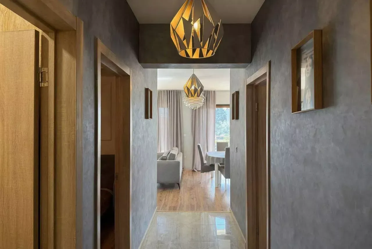 Izdavanje, trosoban stan, 83m², Babilonija, Budva