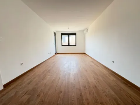 Prodaja, jednosoban stan, 50m², Tološka šuma, Podgorica - image 8