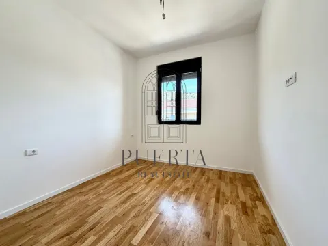 Prodaja, jednosoban stan, 45m², Tološi, Podgorica - image 9