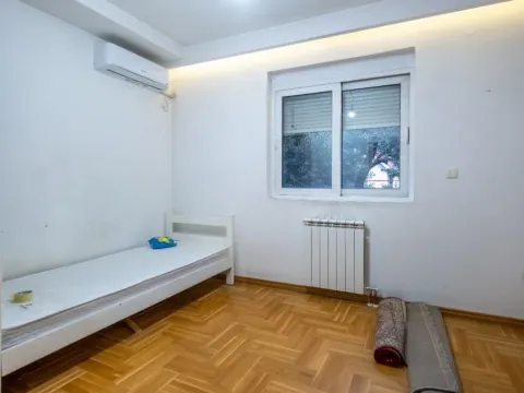 Izdavanje, kuća, 220m², Tološi, Podgorica - image 10