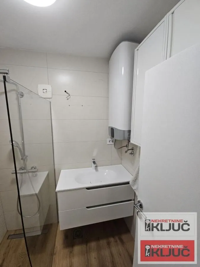 Prodaja, trosoban stan, 75m², Socijalno, Novi Sad Sve Podlokacije