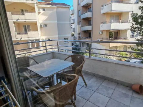 Rent, two bedroom apartment, 70m², Centar, Budva - image 2