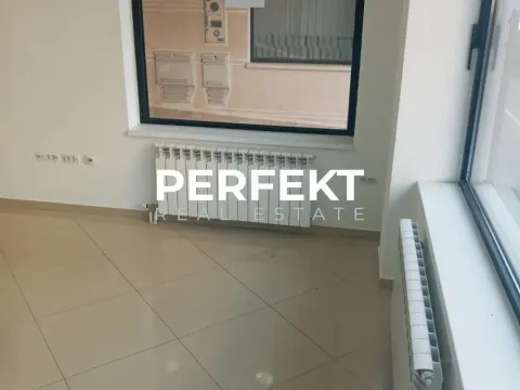 Izdavanje, poslovni prostor, 67m², Centar, Pančevo - image 17