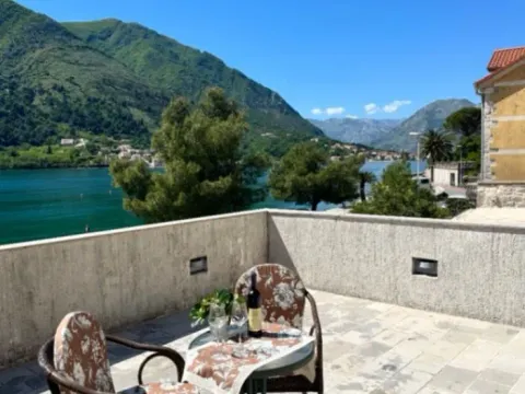 Izdavanje, dvosoban stan, 108m², Dobrota, Kotor - image 6