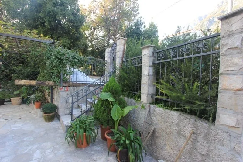 Sale, house, 360m², Dobrota, Kotor