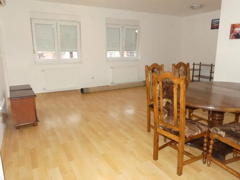 Prodaja, trosoban stan, 79m², Centar, Jagodina
