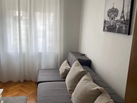 Rent, studio apartment, 28m², Blok 9, Podgorica - image 2