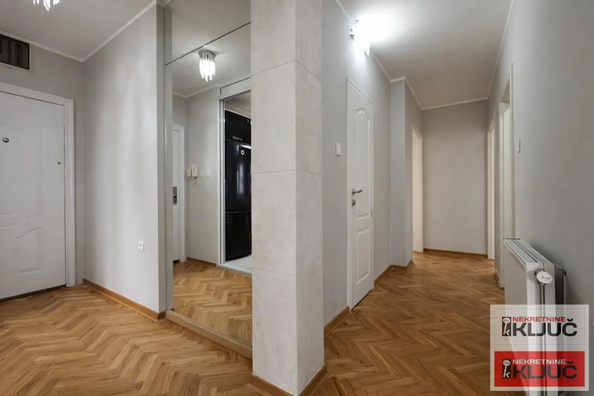 Prodaja, trosoban stan, 78m², Centar, Novi Sad