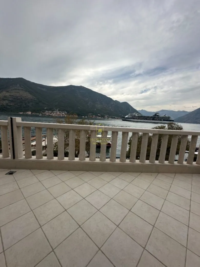 Rent, hospitality venue, 500m², Dobrota, Kotor
