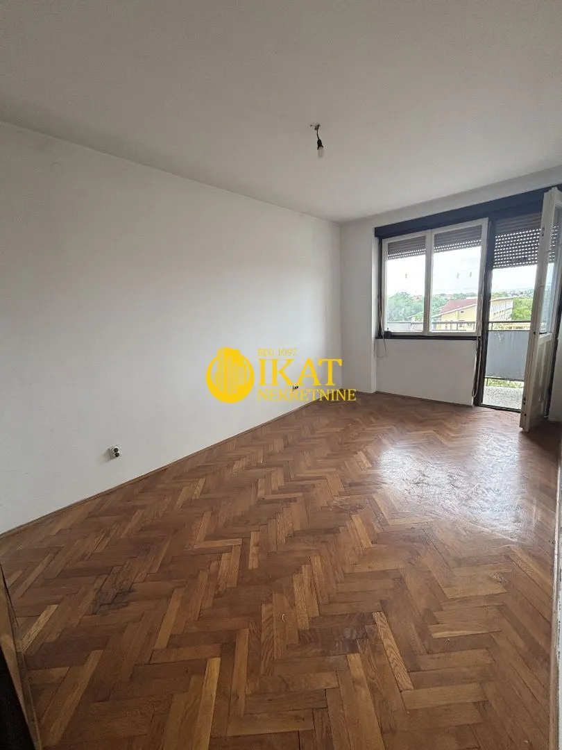 Prodaja, trosoban stan, 65m², Centar, Inđija