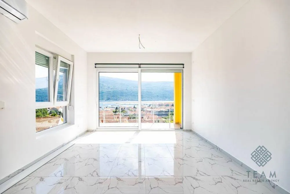 Prodaja, dvosoban stan, 70m², Đenovići, Herceg Novi