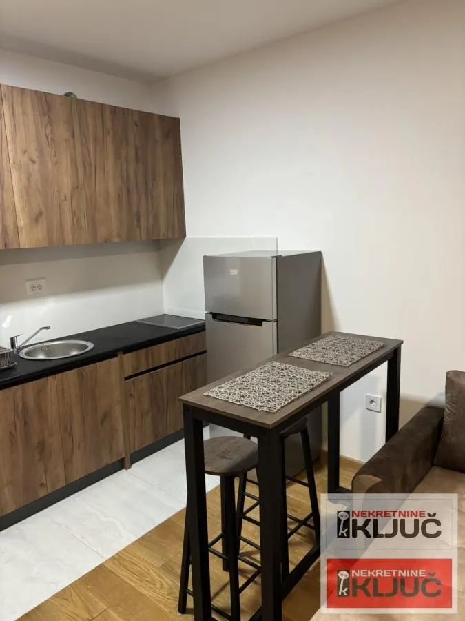 Izdavanje, garsonjera, 28m², Bulevar Oslobodjenja, Novi Sad Sve Podlokacije