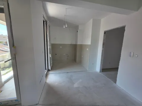 Prodaja, jednosoban stan, 46m², Momišići, Podgorica - image 4