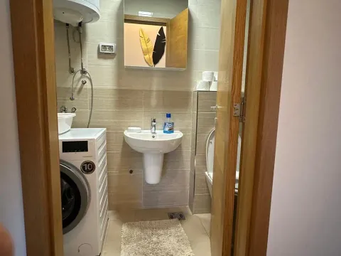 Izdavanje, dvosoban stan, 64m², City Kvart, Podgorica - image 13