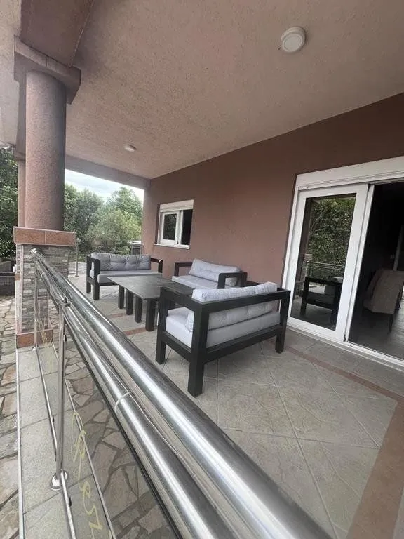 Rent, house, 330m², Podgorica, Crna Gora