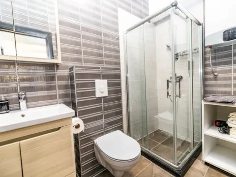 Prodaja, četvorosoban stan, 145m², Đenovići, Herceg Novi - image 2