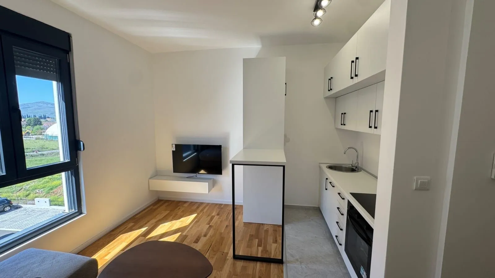 Izdavanje, garsonjera, 21m², Tološi, Podgorica