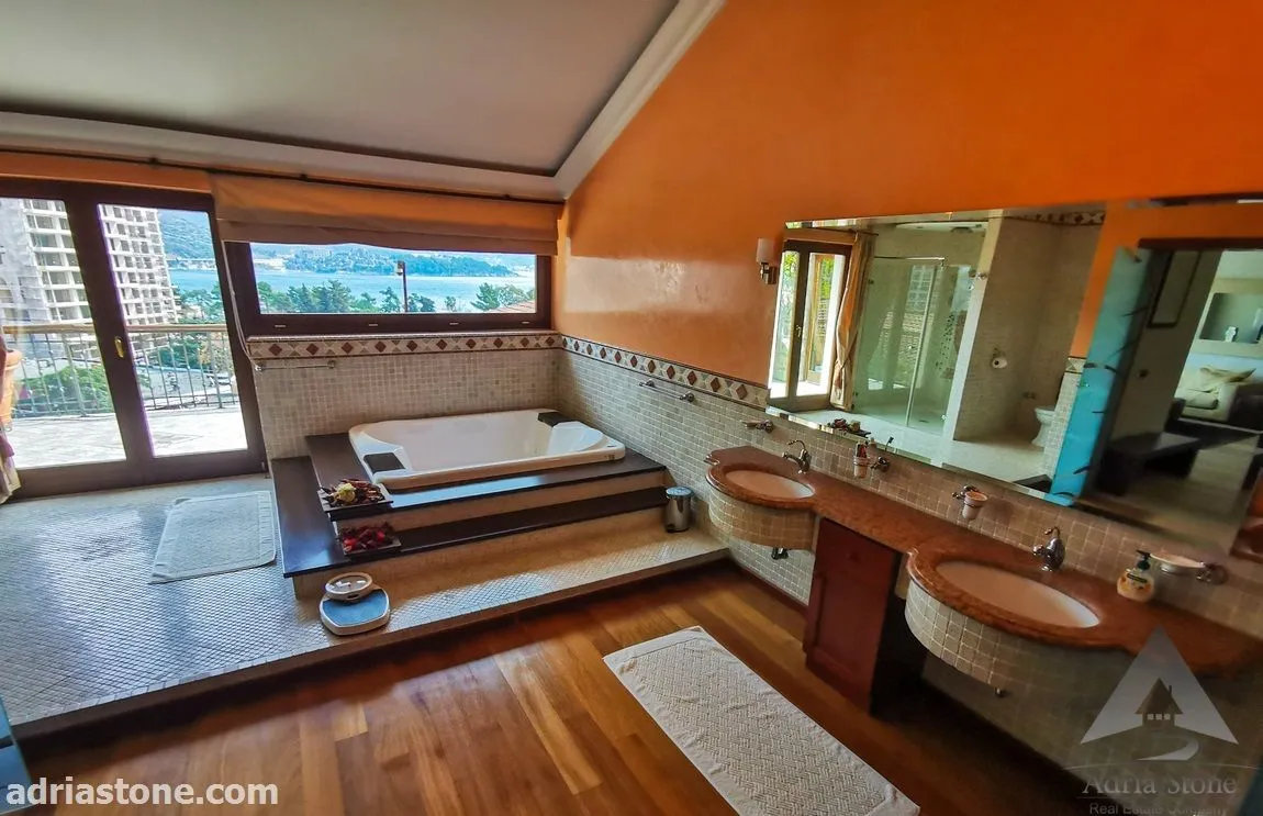 Sale, house, 820m², Centar, Budva