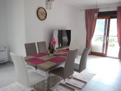Izdavanje, dvosoban stan, 85m², Dobrota, Kotor - image 9