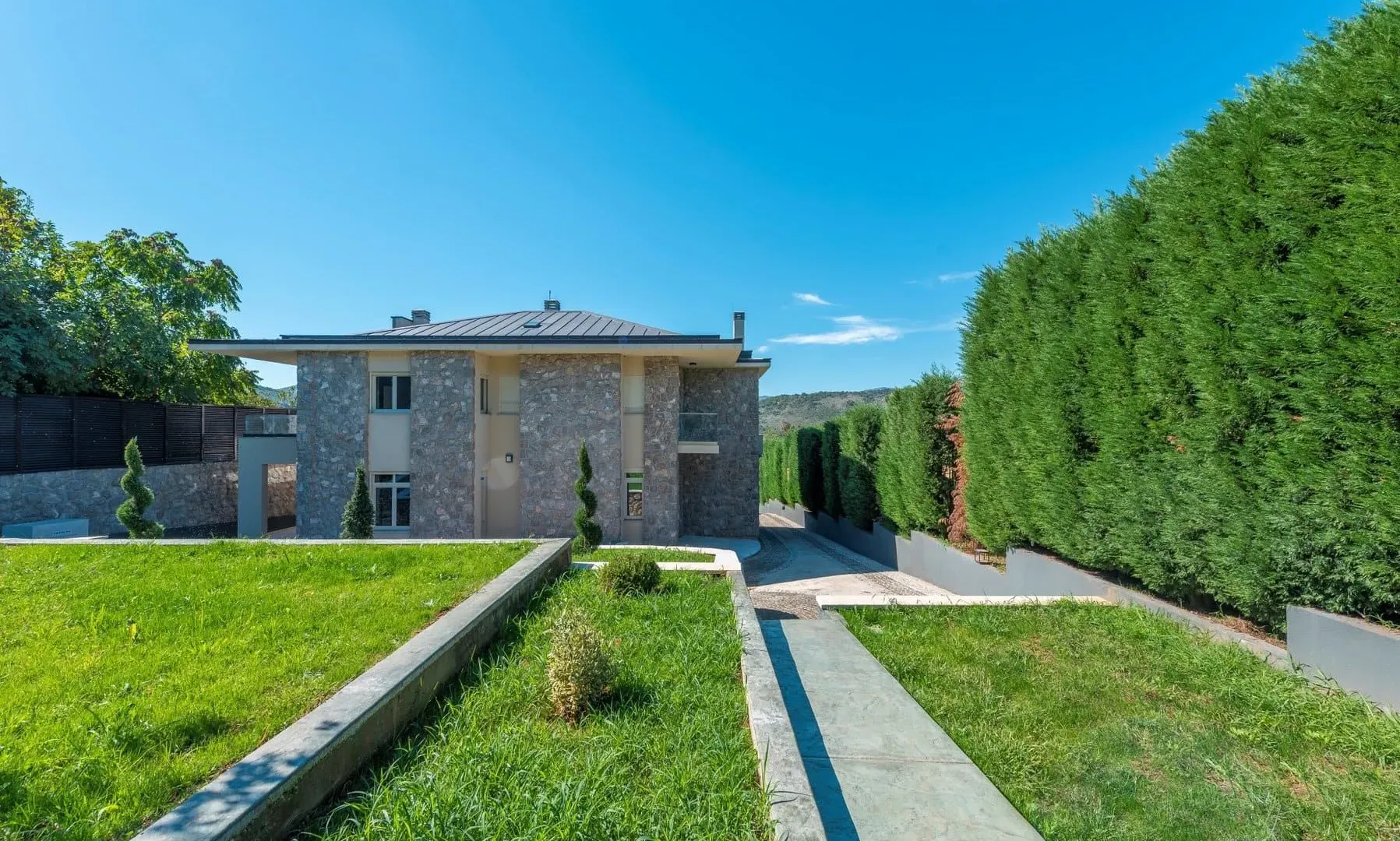 Sale, house, 492m², Mareza, Podgorica