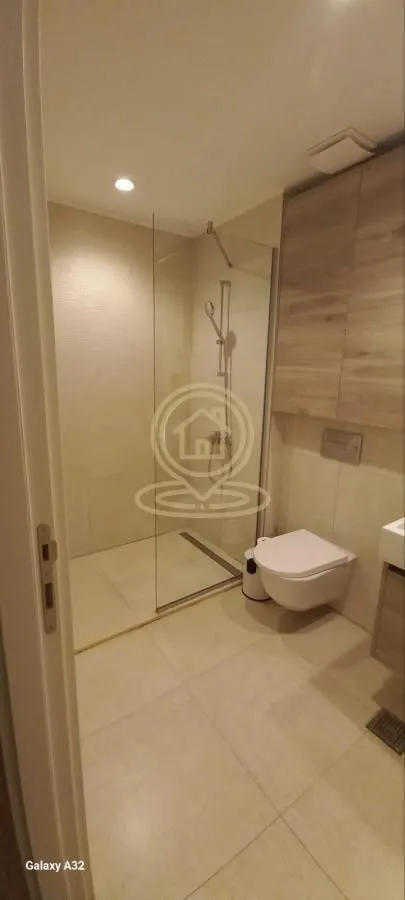 Izdavanje, trosoban stan, 85m², Savski Venac, Beograd