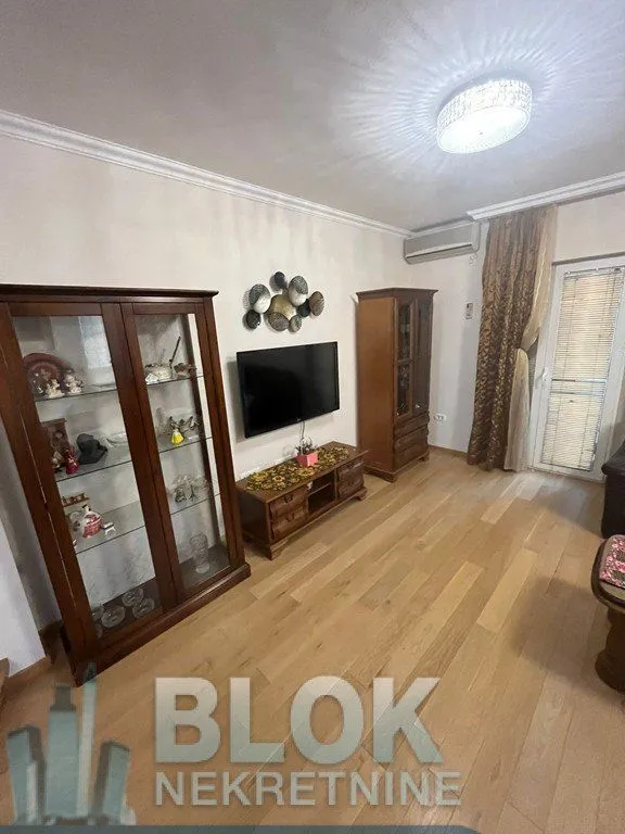 Izdavanje, kuća, 300m², Donja Gorica, Podgorica