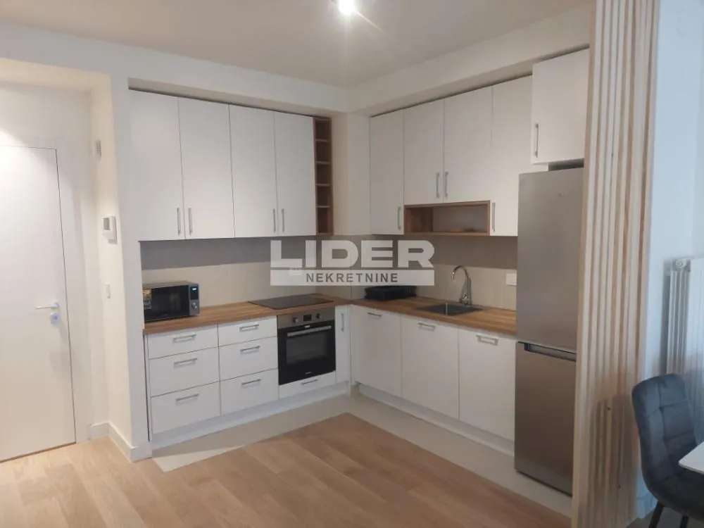 Izdavanje, dvosoban stan, 59m², Savski Venac, Beograd