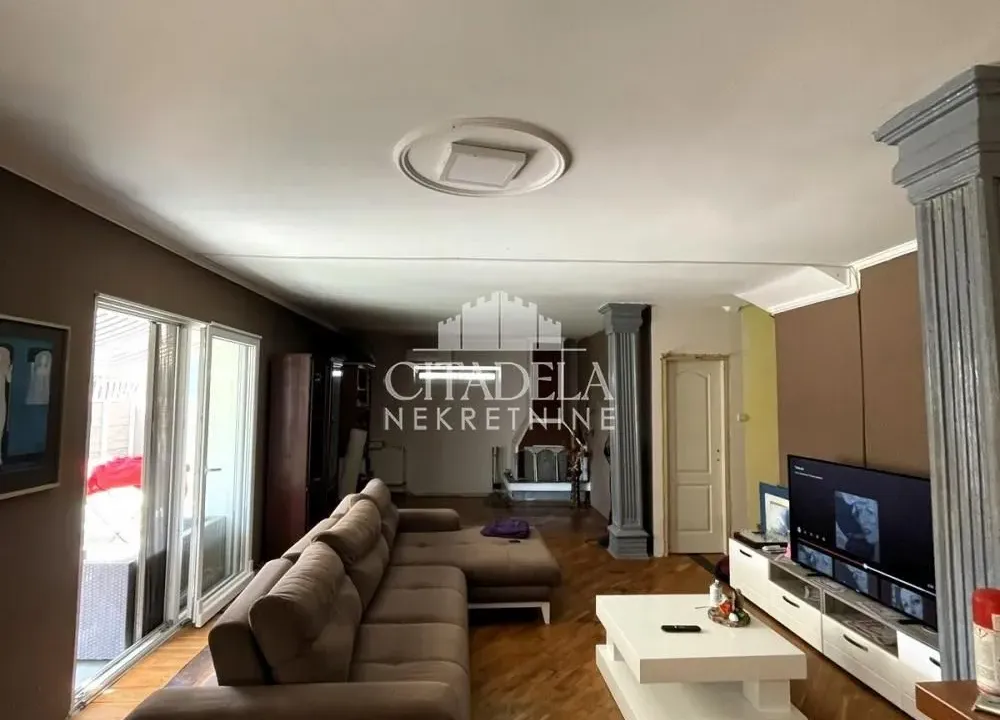 Prodaja, kuća, 262m², Altina, Beograd