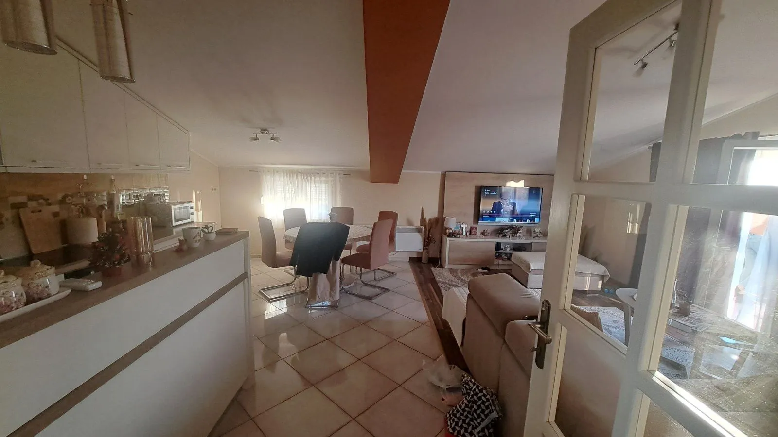 Izdavanje, trosoban stan, 106m², Tripovići, Tivat