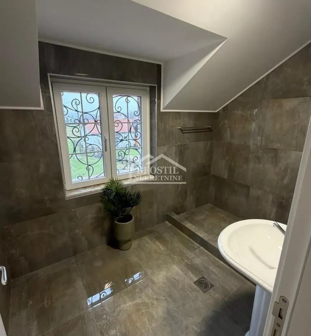 Prodaja, kuća, 89m², Centar, Ub