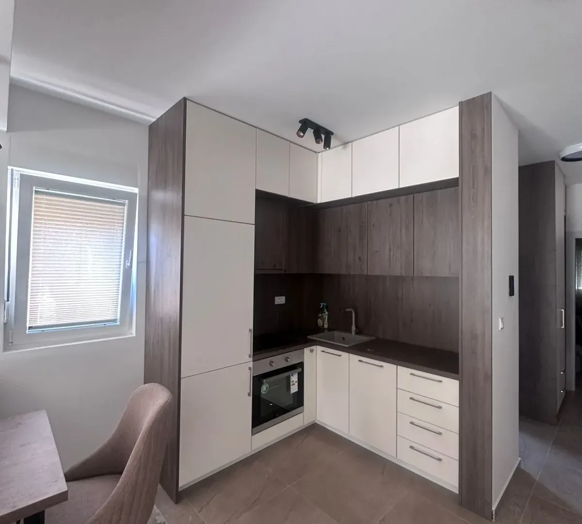 Izdavanje, jednosoban stan, 47m², Centar, Budva