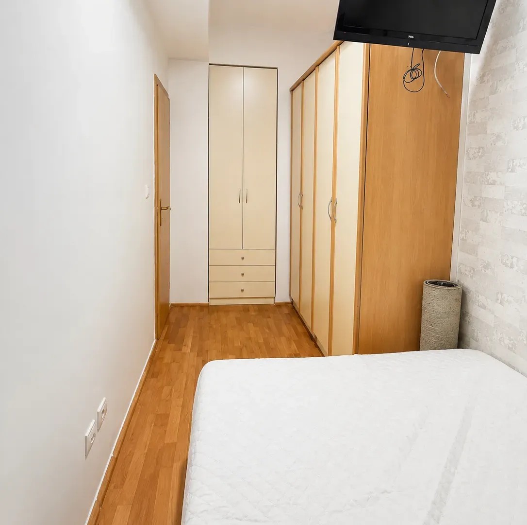 Izdavanje, dvosoban stan, 74m², Pobrežje, Podgorica