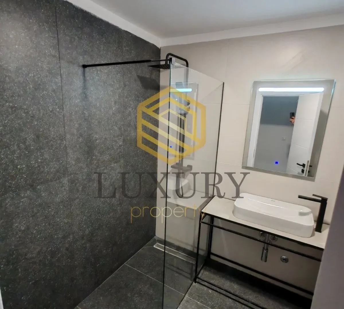 Izdavanje, dvosoban stan, 80m², Preko Morače, Podgorica