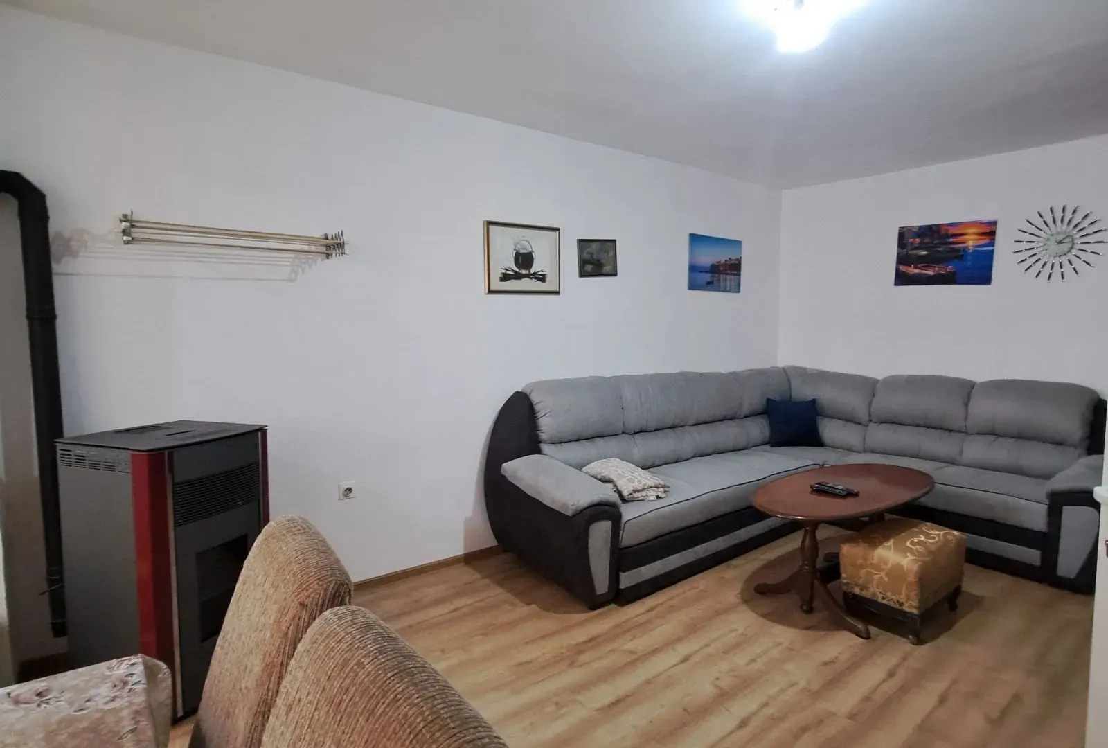 Izdavanje, jednosoban stan, 55m², Centar, Cetinje
