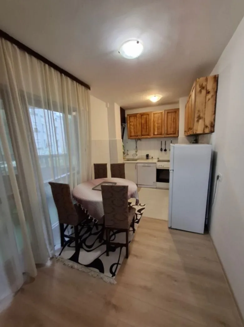 Izdavanje, jednosoban stan, 57m², Blok 9, Podgorica