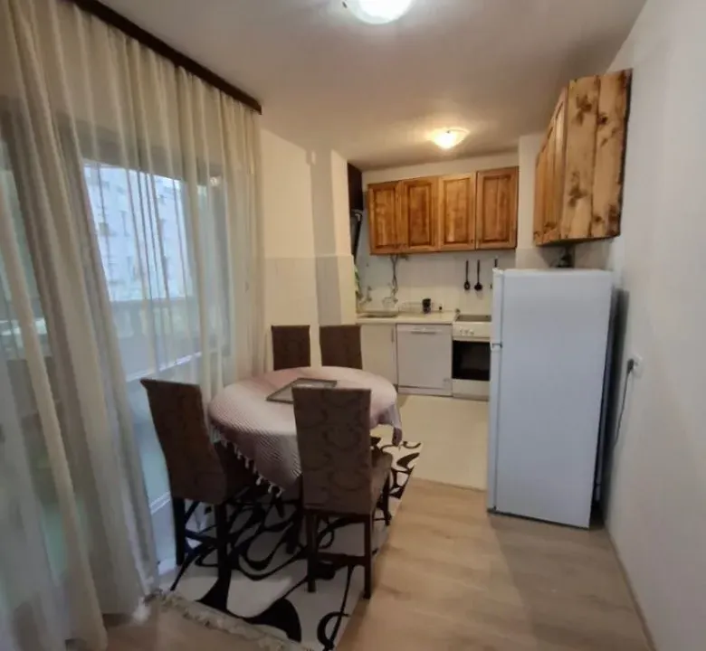 Izdavanje, jednosoban stan, 57m², Blok 9, Podgorica