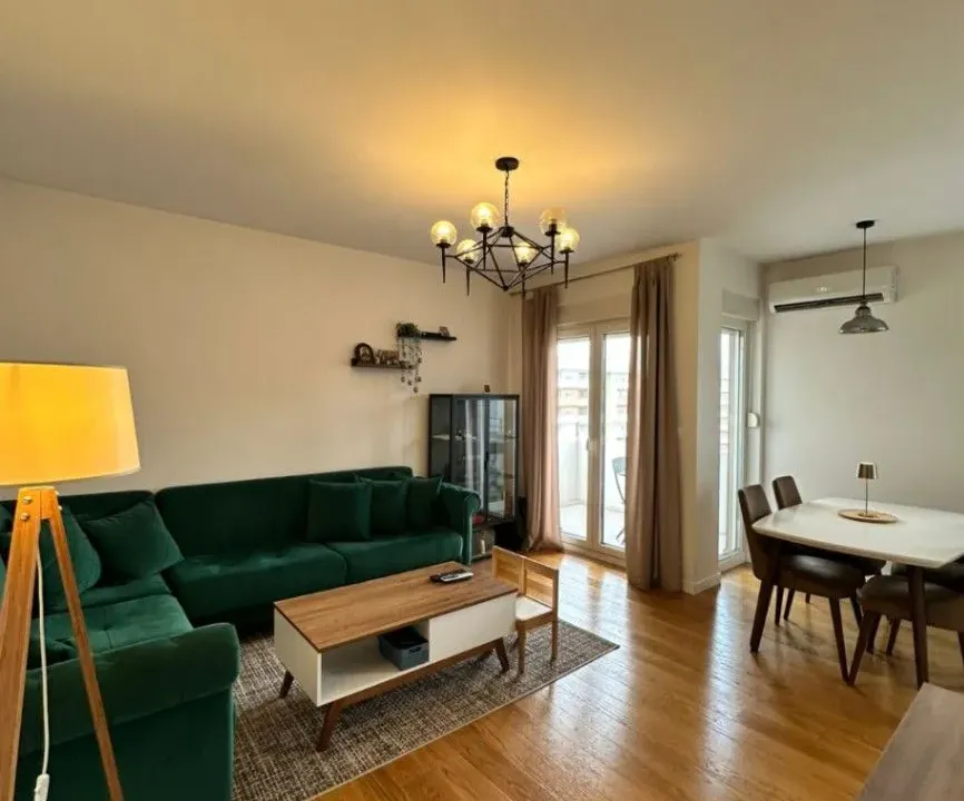 Izdavanje, dvosoban stan, 70m², Central Point, Podgorica