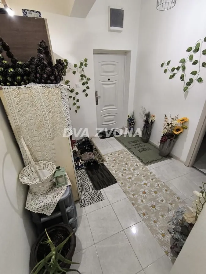 Prodaja, trosoban stan, 73m², Bečej, Novi Sad