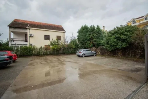 Parking space in front of the building. - image 18